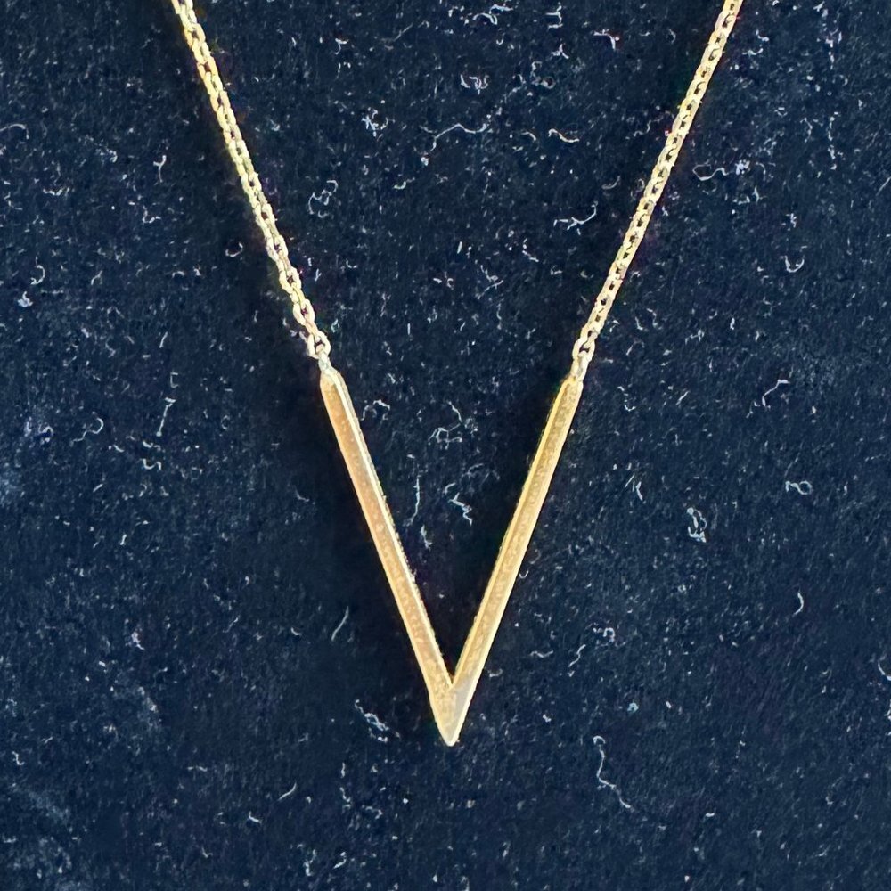V Gold Tone Necklace - Picture 2 of 4